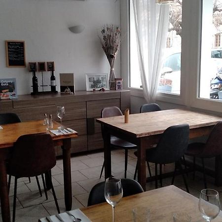 Auberge Le Lupin Blanc Revest-des-Brousses Exterior foto