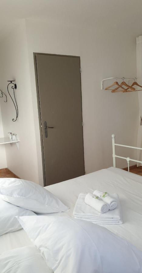 Auberge Le Lupin Blanc Revest-des-Brousses Exterior foto